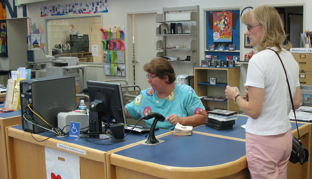 Kingsburg front desk